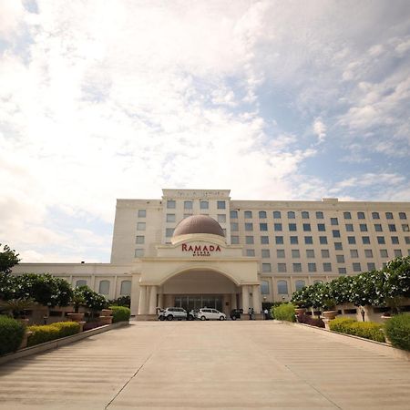 Ramada Plaza By Wyndham Lucknow Hotel Ngoại thất bức ảnh