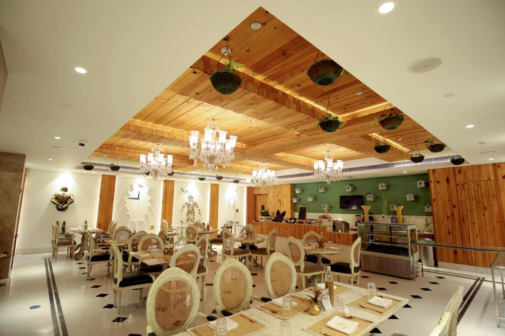 Ramada Plaza By Wyndham Lucknow Hotel Ngoại thất bức ảnh