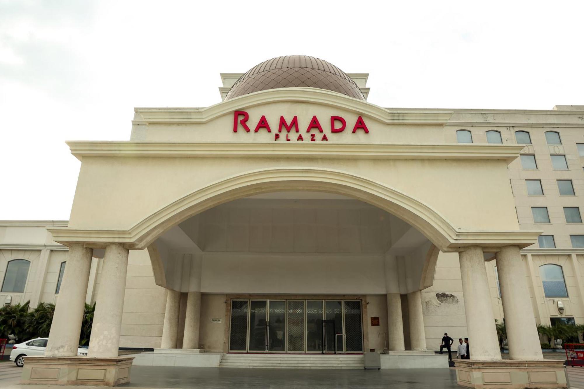 Ramada Plaza By Wyndham Lucknow Hotel Ngoại thất bức ảnh
