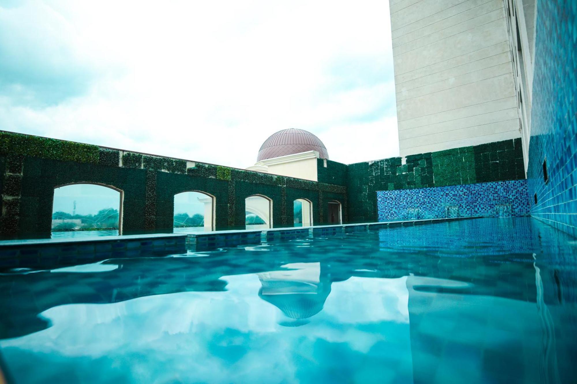 Ramada Plaza By Wyndham Lucknow Hotel Ngoại thất bức ảnh