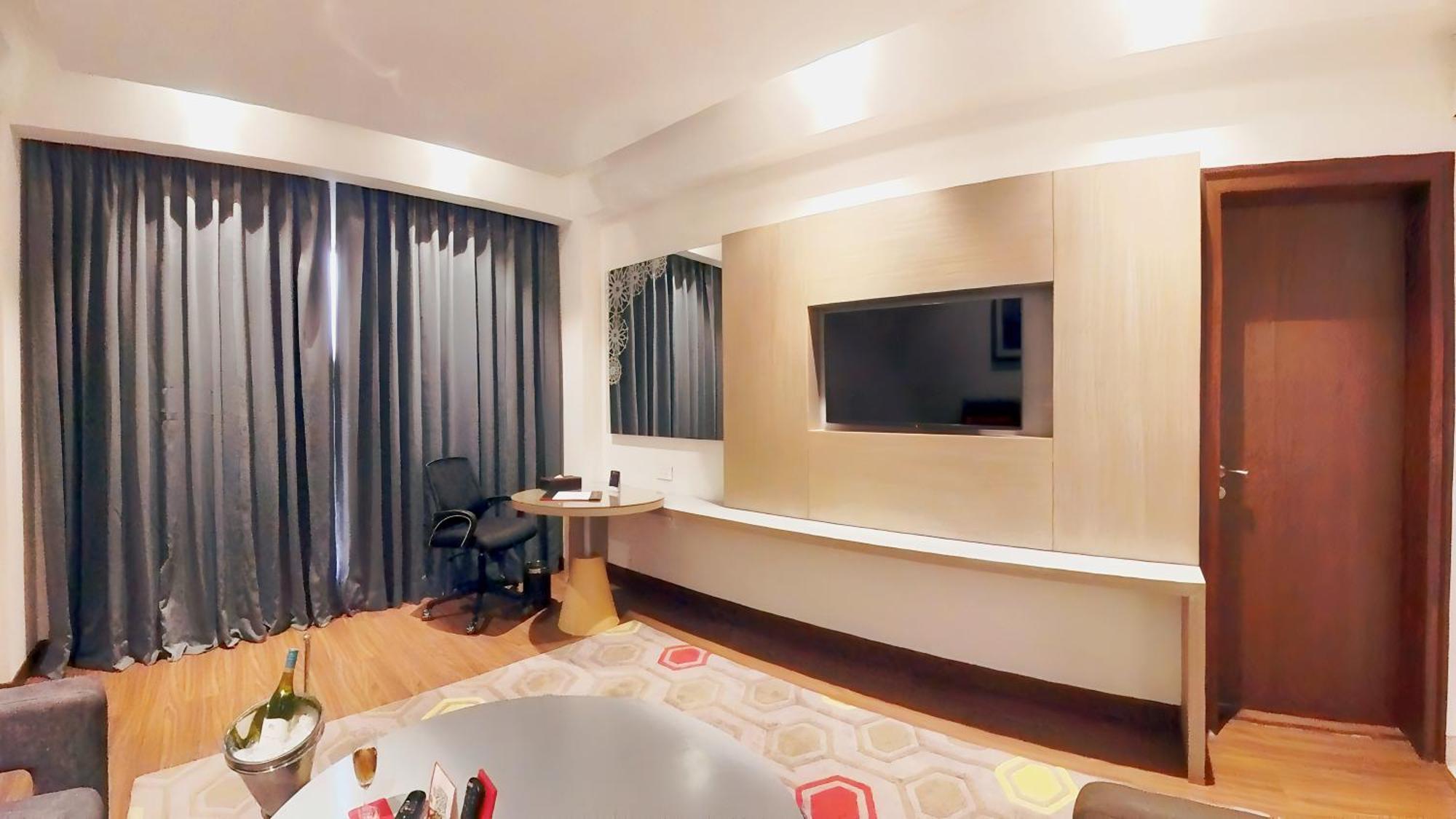Ramada Plaza By Wyndham Lucknow Hotel Ngoại thất bức ảnh