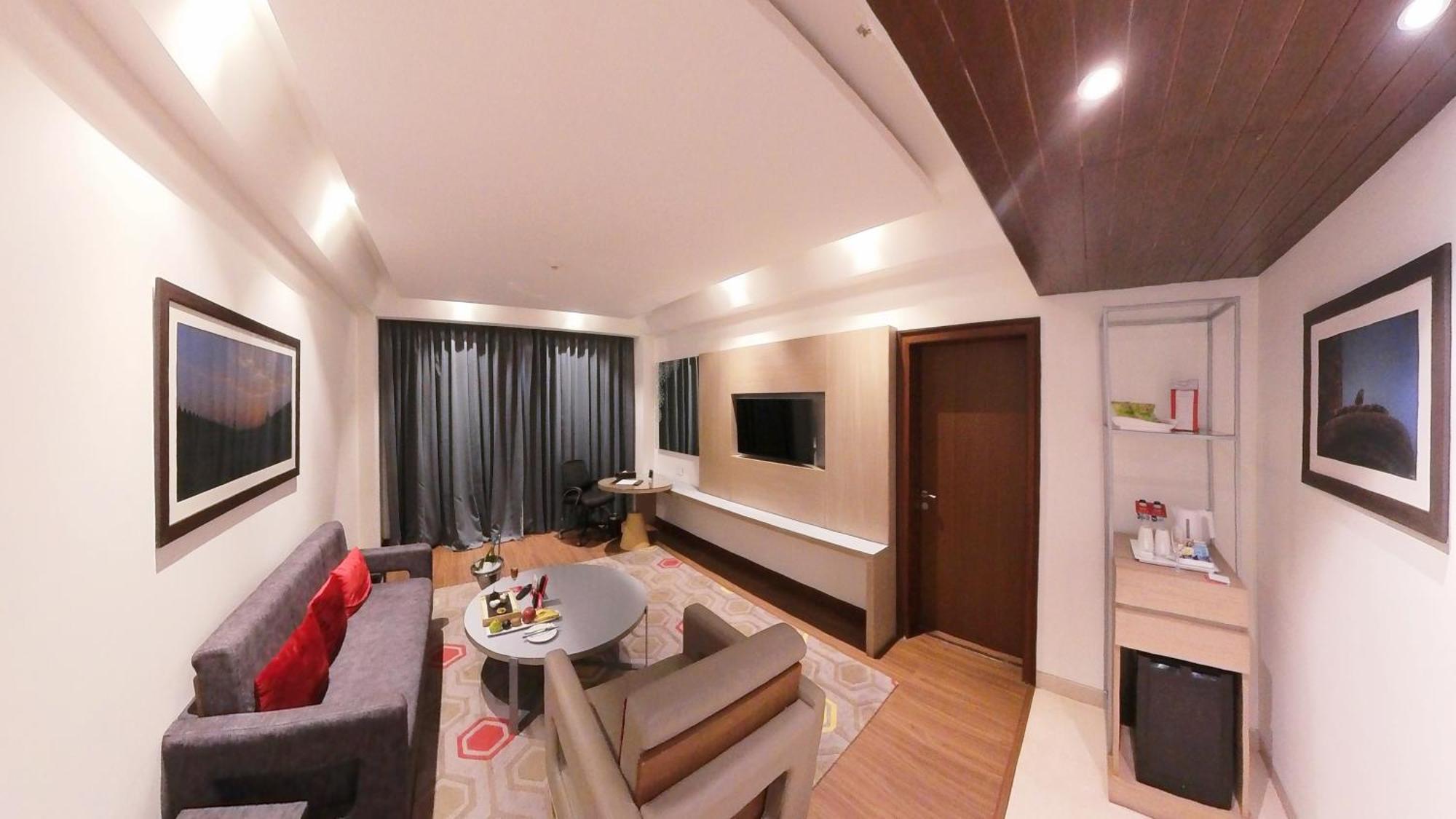 Ramada Plaza By Wyndham Lucknow Hotel Ngoại thất bức ảnh